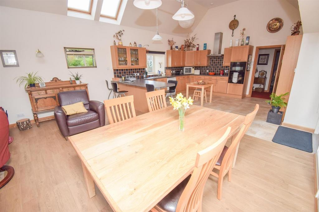 LOUNGE-DINER-KITCHEN-2.jpg