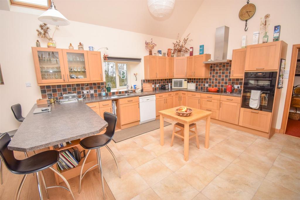 KITCHEN AREA-2.jpg