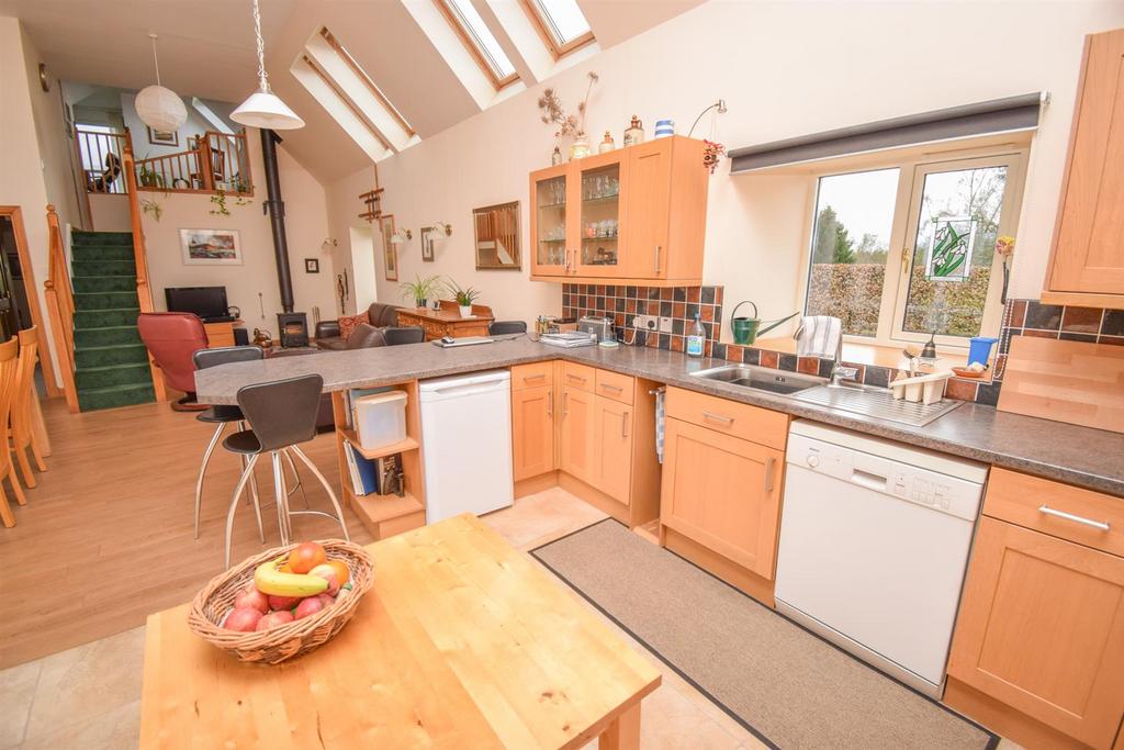KITCHEN AREA (2)-2.jpg