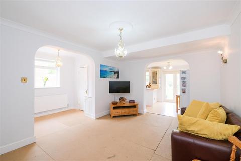 2 bedroom semi-detached bungalow for sale, Courtland Avenue, North Chingford