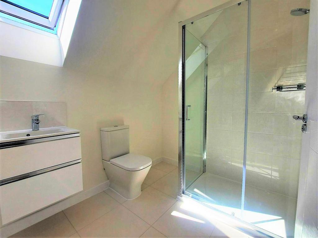 9. ensuite.jpg