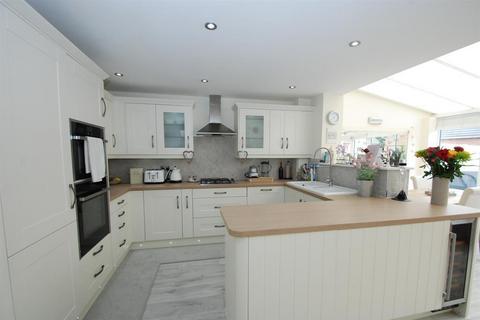 3 bedroom semi-detached house for sale, Olvega Drive, Buntingford, Hertfordshire, SG9 9FJ