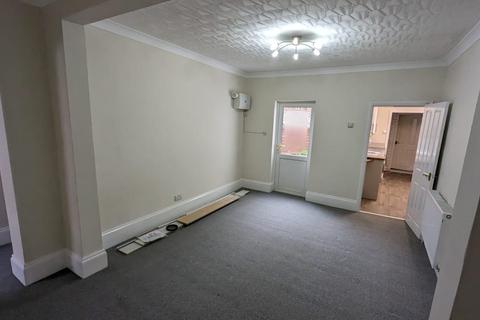 3 bedroom apartment to rent, Alcombe Road, Northampton NN1