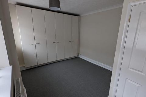 3 bedroom apartment to rent, Alcombe Road, Northampton NN1