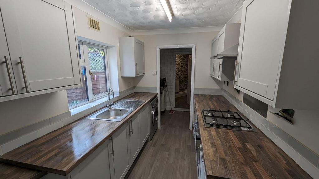 Kitchen 1.jpg