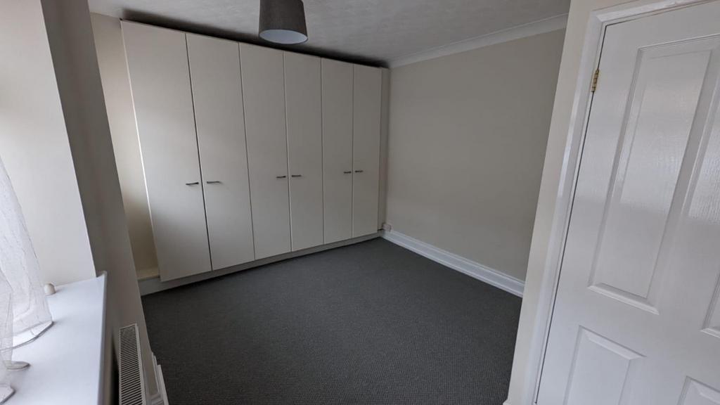 Bedroom 1.jpg