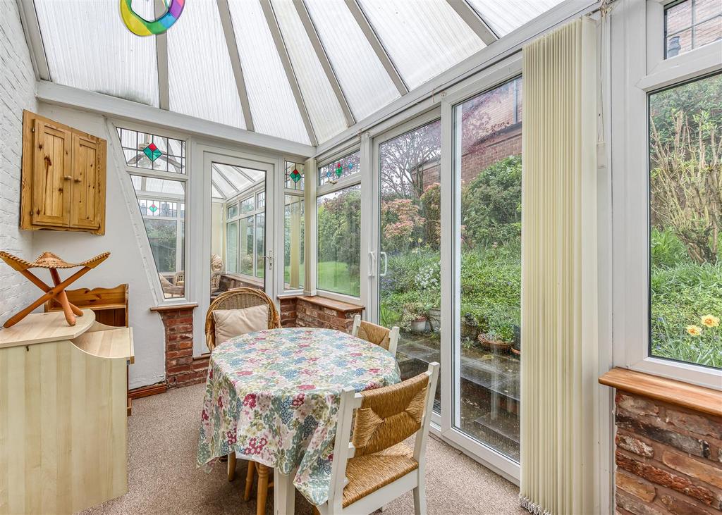 32 Church Hill-breakfast room.jpg