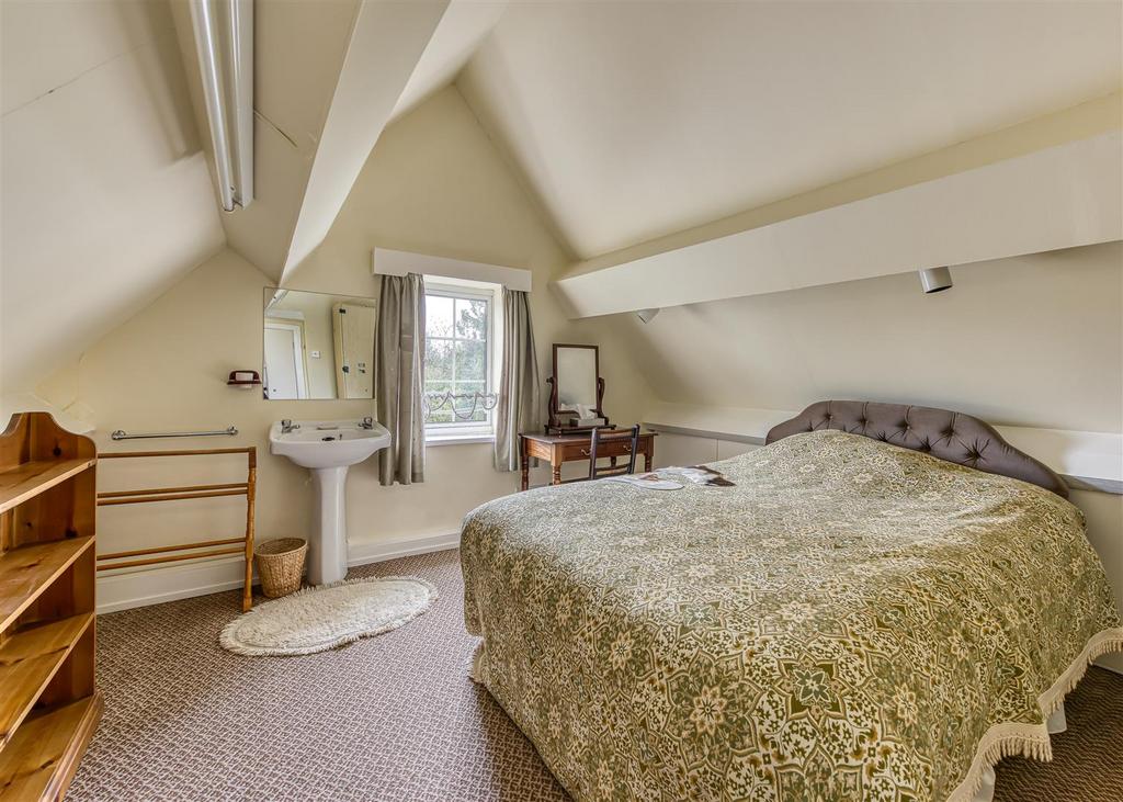 32 Church Hill-loftroom2.jpg