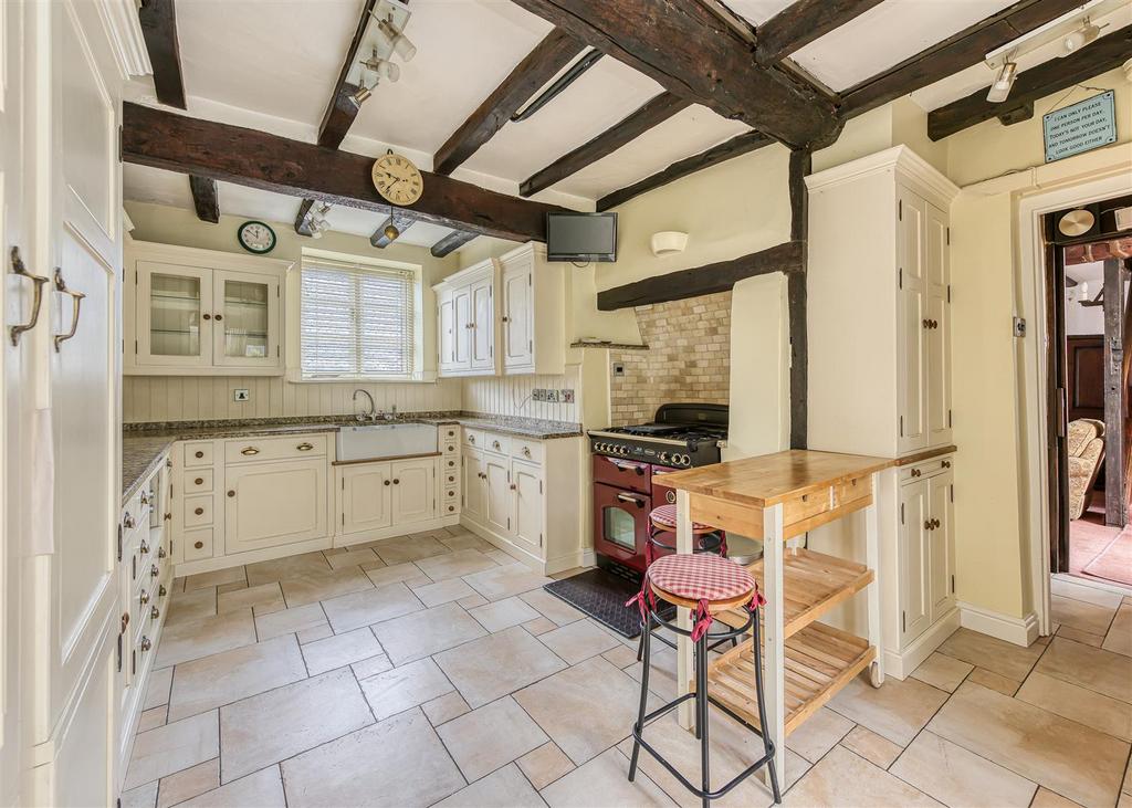 32 Church Hill-kitchen2.jpg