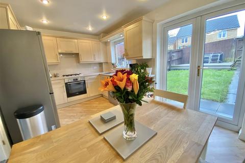 3 bedroom terraced house for sale, Heron View, Glossop