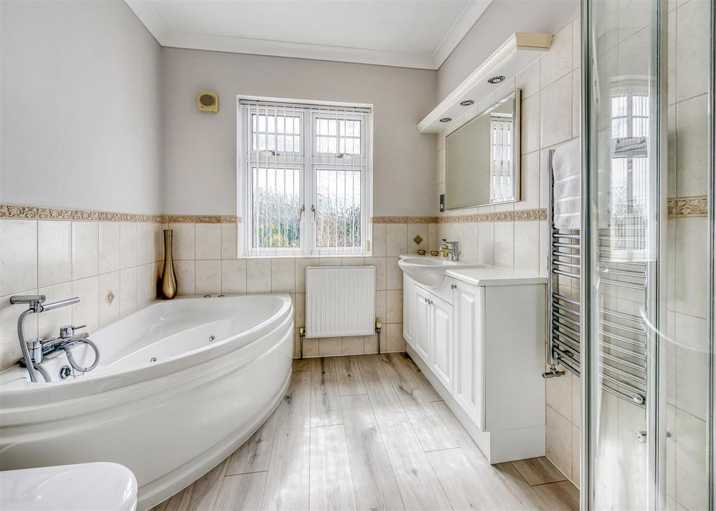 11 Catholic Lane-bed1 ensuite.jpg