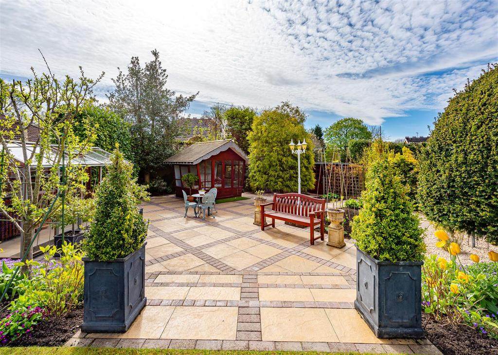 11 Catholic Lane-garden3.jpg