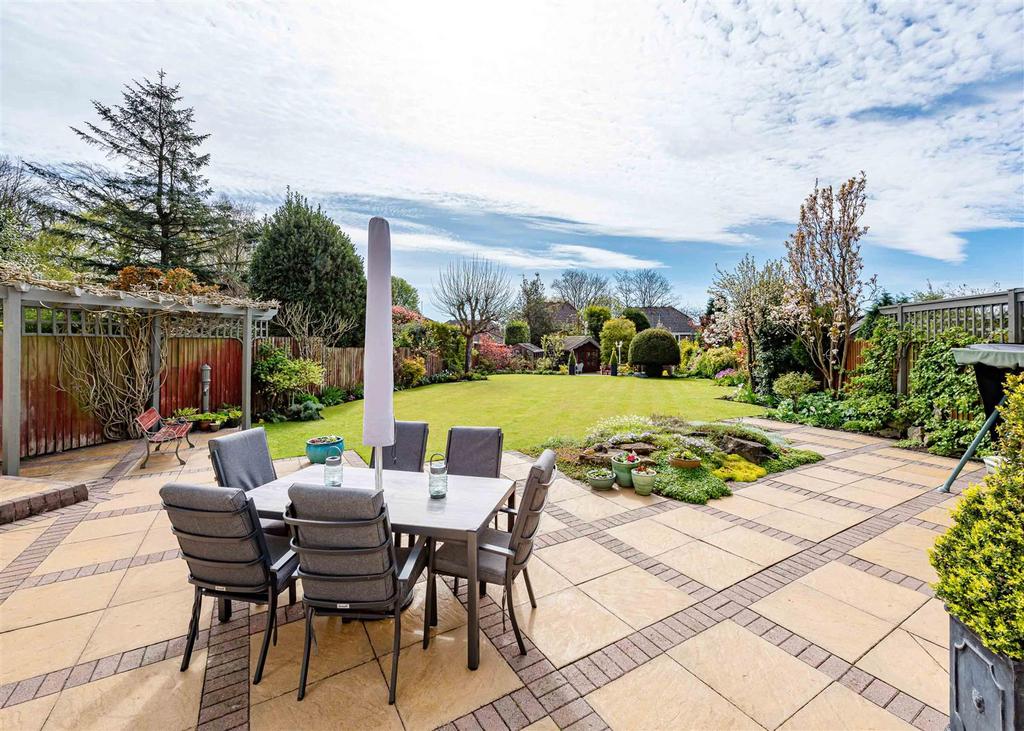 11 Catholic Lane-garden2.jpg