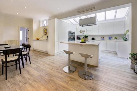 8 bedroom house for sale, West Heath Close, Hampstead, NW3
