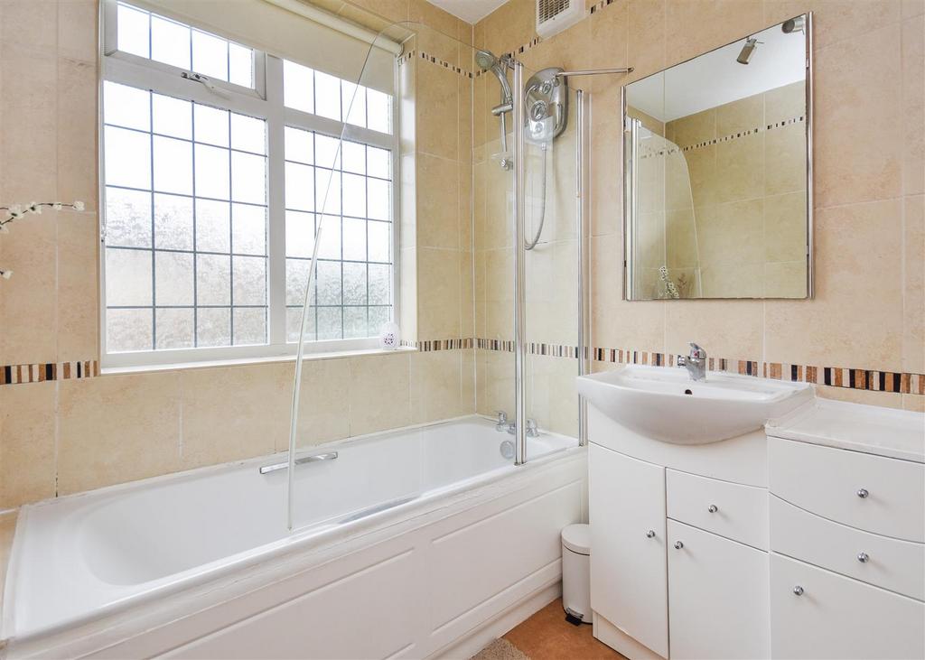1 Pennhouse Avenue - Bathroom.jpg