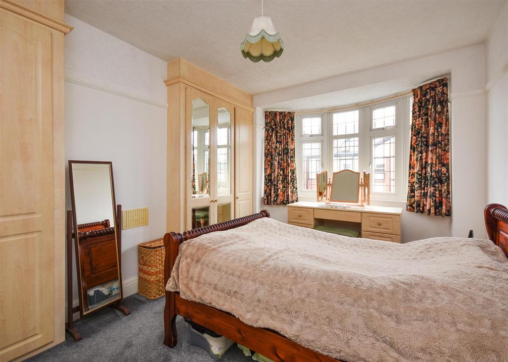 1 Pennhouse Avenue - Bedroom 1.jpg