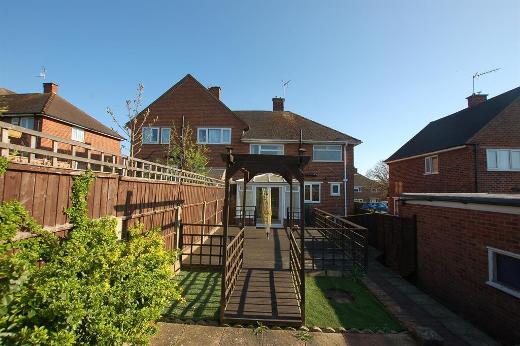 Dorset Road, Wollaston, Stourbridge 3 bed semidetached house to rent