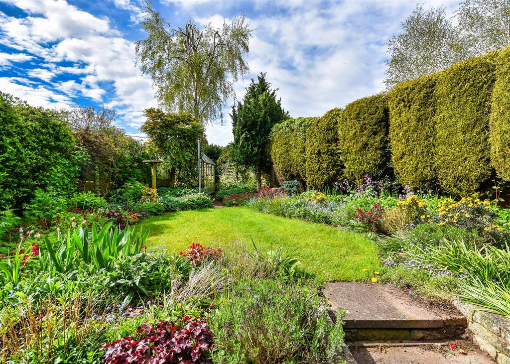 123 Wombourne Park - Garden.jpg