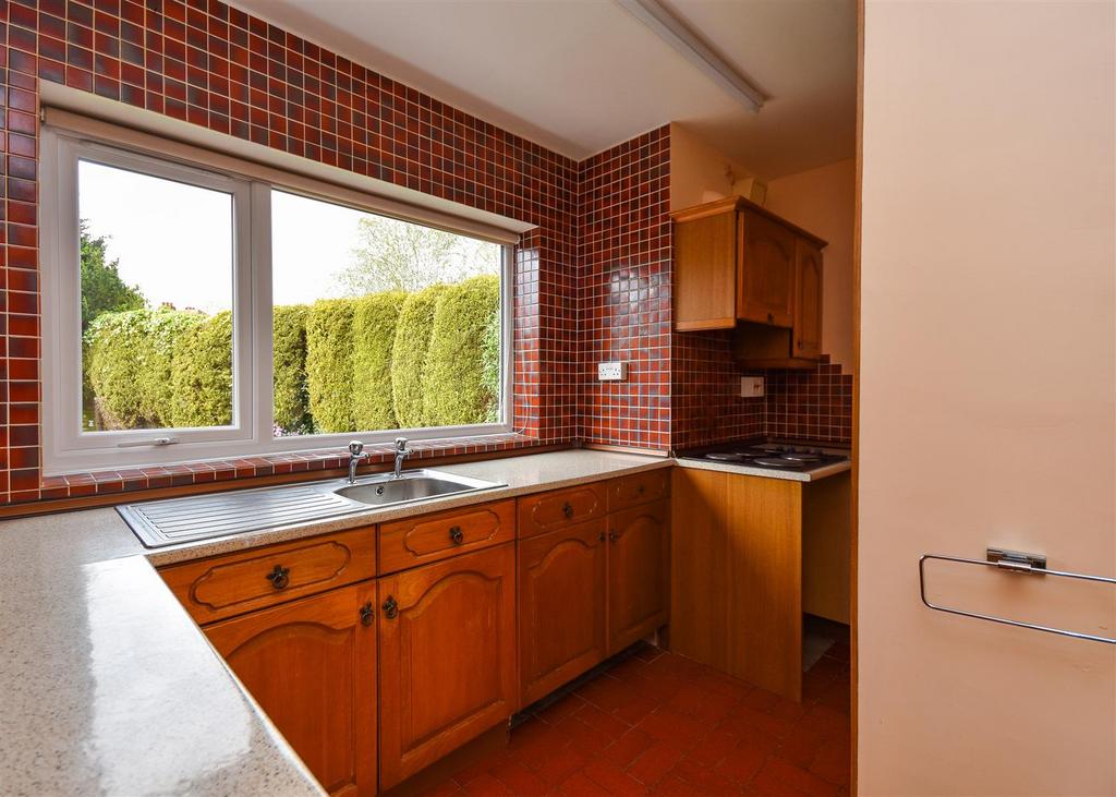 123 Wombourne Park - Kitchen (3).jpg