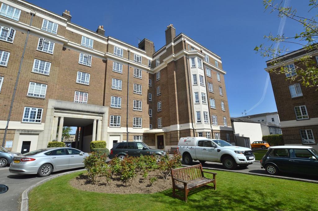 Cambray Court, Cheltenham, GL50 3 bed apartment for sale £265,000