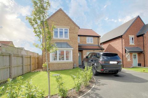 4 bedroom detached house for sale, Walnut Close, Louth LN11