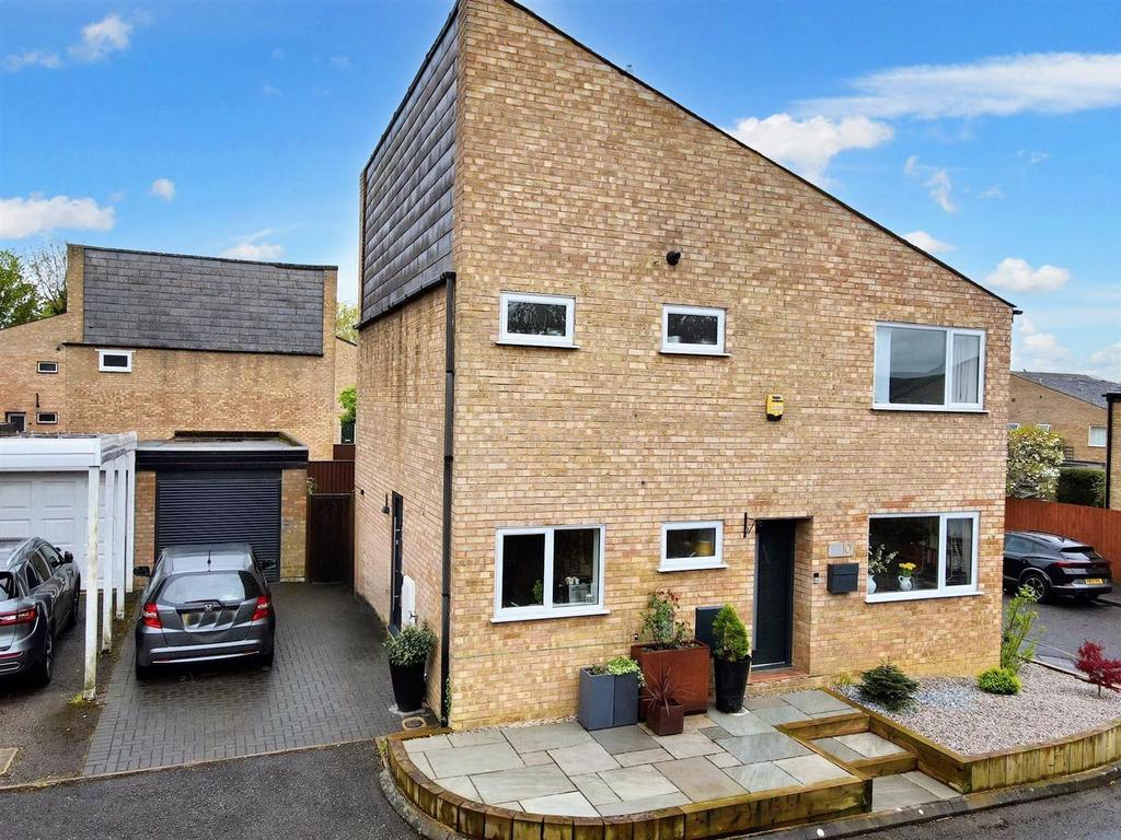 Ashfield, Stantonbury, Milton Keynes 4 bed detached house for sale £
