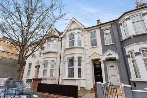 3 Leslie Road, London, E11 4HF