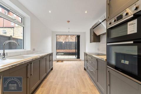 3 Leslie Road, London, E11 4HF