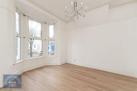 3 Leslie Road, London, E11 4HF