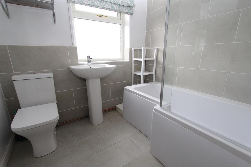 Family Bathroom.JPG