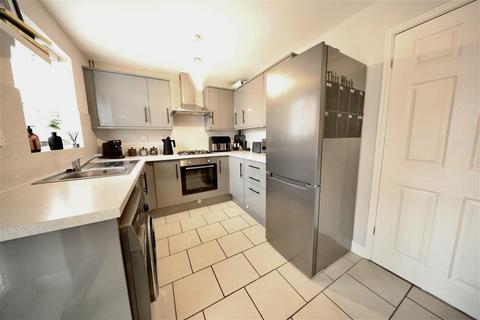 3 bedroom semi-detached house for sale, Rainswood Close, Kingswood, Hull