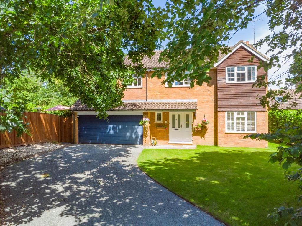 Bunyan Close, Tring 4 bed detached house for sale £850,000