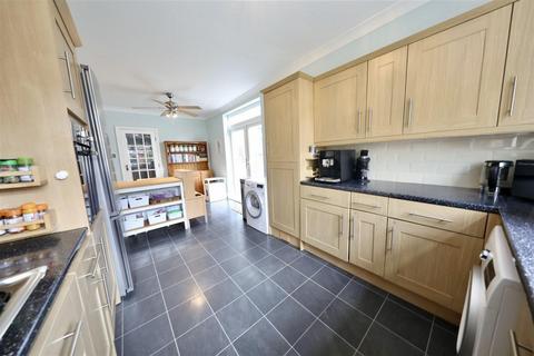 143 Summergangs Road, Hull, HU8 8JY