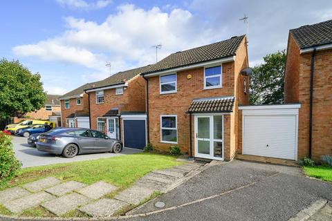 3 bedroom link detached house for sale, Rannoch Gardens, Linslade