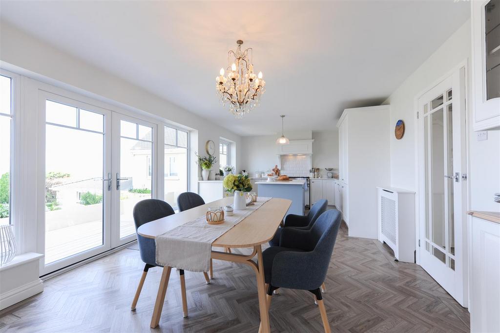 Dining Area.jpg