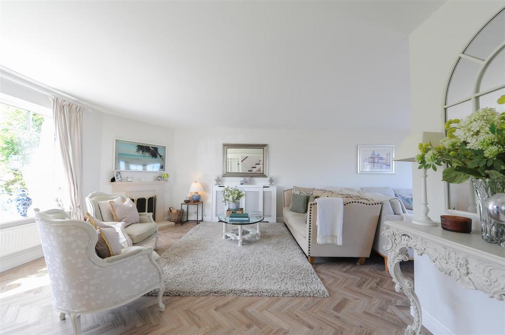 Living Room.jpg