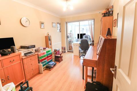 80 Pilkingtons, Church Langley, Harlow, CM17 9DR