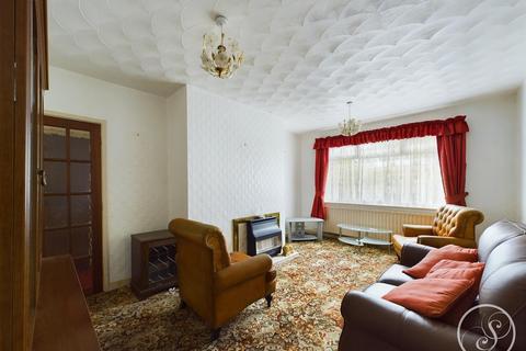 3 bedroom bungalow for sale, Templegate Avenue, Leeds