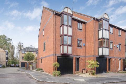 4 bedroom townhouse for sale, Heron Island, Caversham, Reading