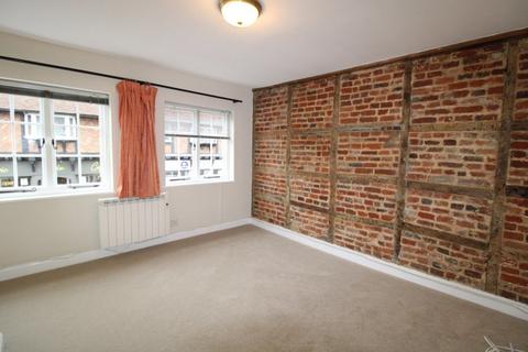 1 bedroom maisonette to rent, Downing Street, Farnham GU9