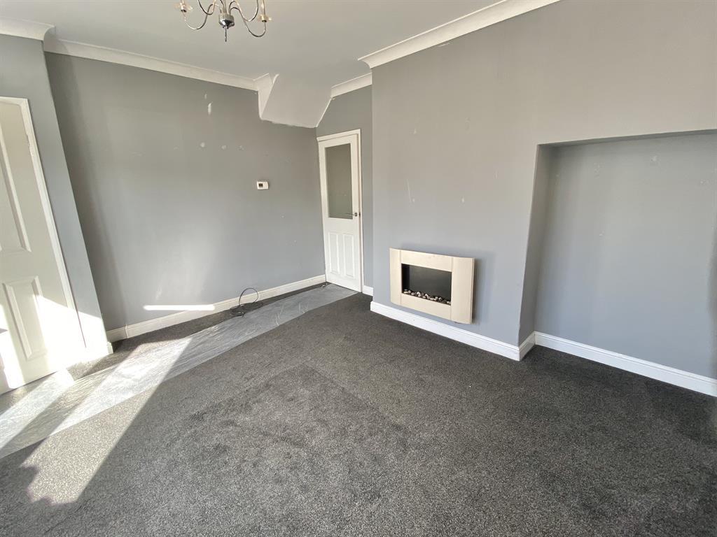 Rayleigh Avenue, Brimington, Chesterfield, S43 1JP 3 bed semidetached