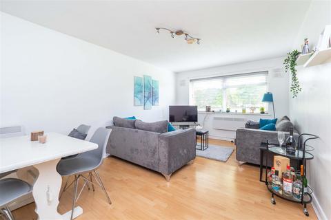Flat 1, Dunbar Court, 2a Carshalton Grove, Sutton, SM1 4NQ