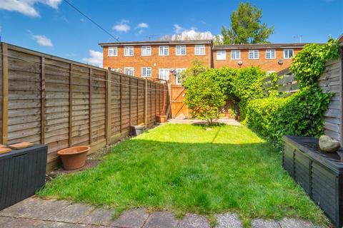 3 bedroom terraced house for sale, Bucklers Way, Carshalton