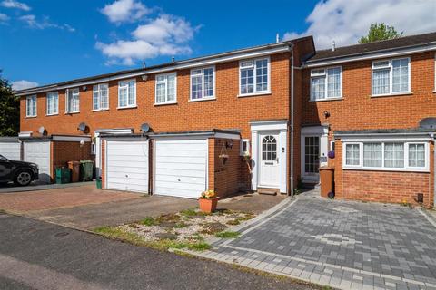3 bedroom terraced house for sale, Bucklers Way, Carshalton