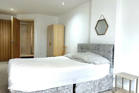 2 bedroom flat to rent, The Gateway West, Marsh Lane, Leeds