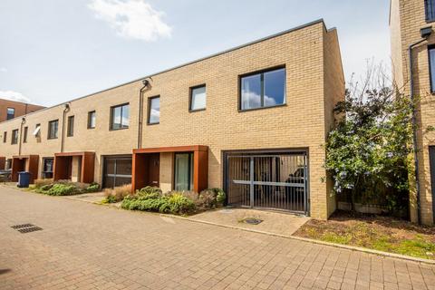2 Beech Drive, Trumpington, Cambridge, CB2 9PR