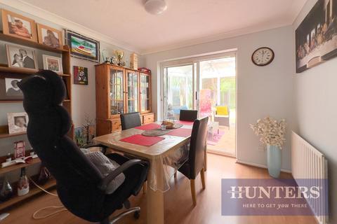 8 Brecon Close, Worcester Park, KT4 8JW