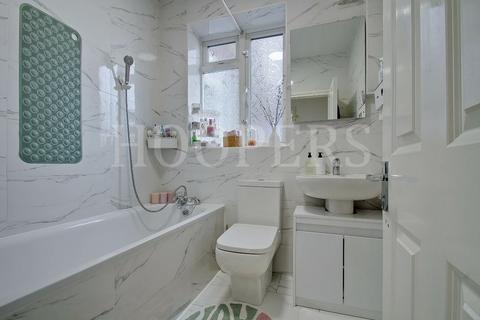 2 bedroom ground floor flat for sale, Cairnfield Avenue, London, NW2