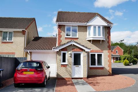 3 bedroom detached house for sale, Wintergreen, Calne