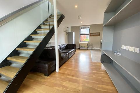 2 bedroom terraced house to rent, Laburnum Street, Salford